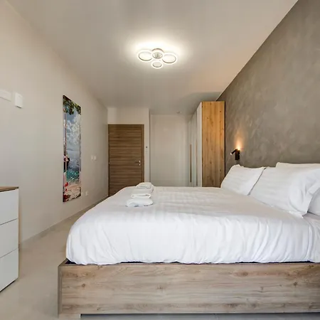 Beautiful 2br With Views Near Apartment *