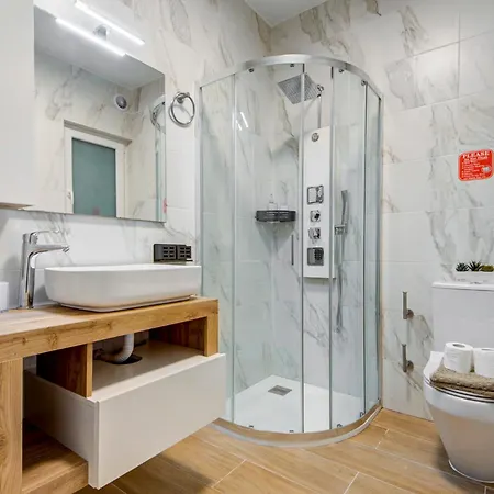 Beautiful 2br With Views Near * Pembroke