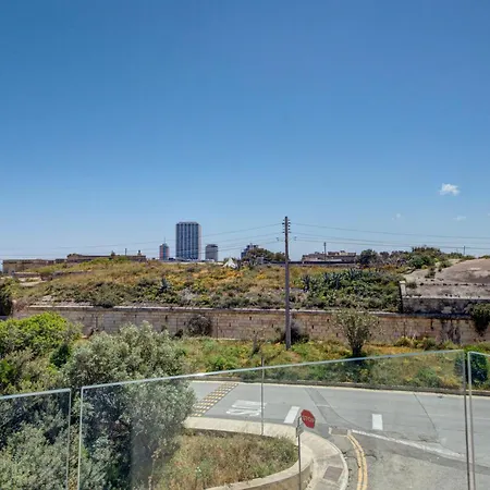 Beautiful 2br With Views Near Apartment Pembroke