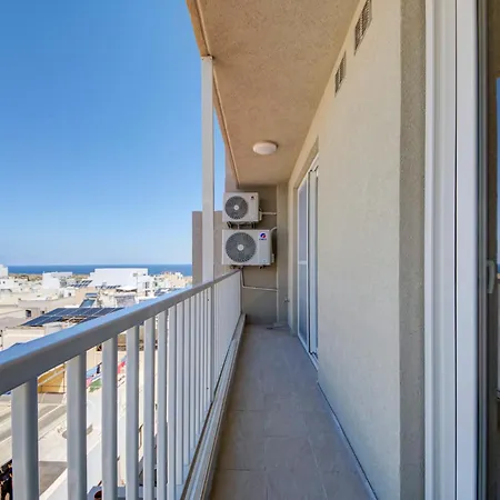 Beautiful 2br With Views Near Apartment Pembroke