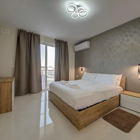 Beautiful 2br With Views Near Apartment