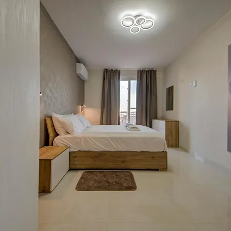 Apartment Beautiful 2br With Views Near *