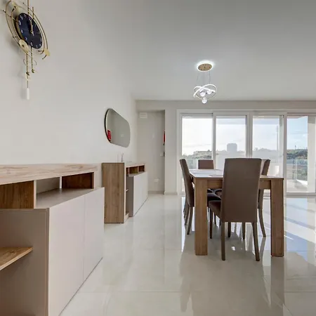 Apartment Beautiful 2br With Views Near *