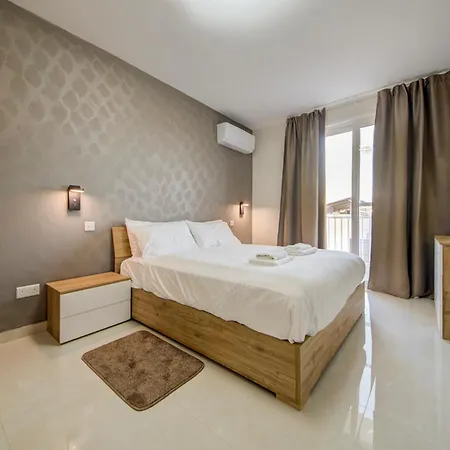 Apartment Beautiful 2br With Views Near *