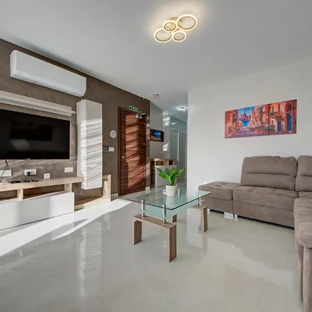 Beautiful 2br With Views Near *