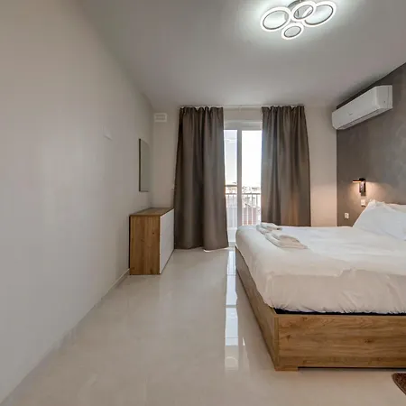 Beautiful 2br With Views Near