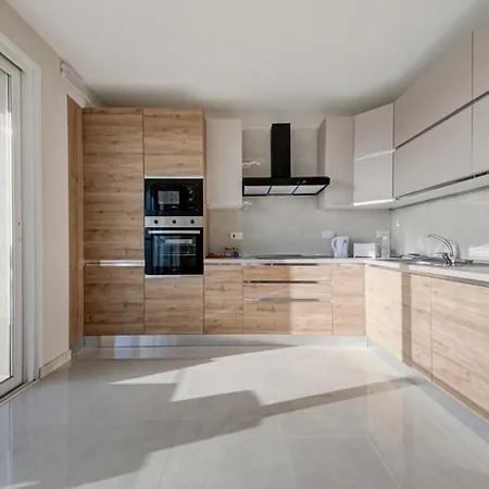 Apartment Beautiful 2br With Views Near