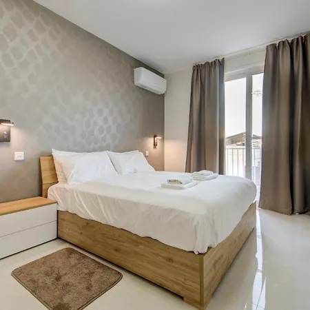 Apartment Beautiful 2br With Views Near