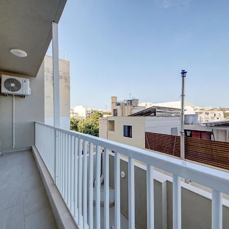 Apartment Beautiful 2br With Views Near Pembroke