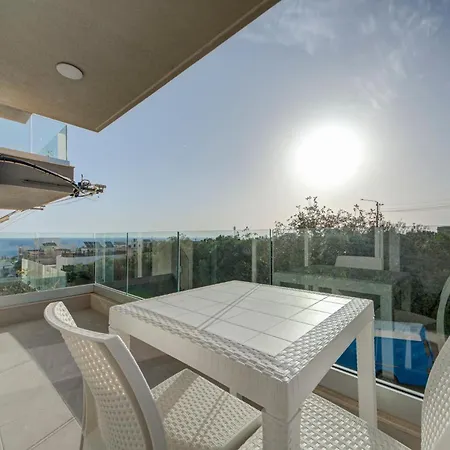 Beautiful 2br With Views Near * Pembroke