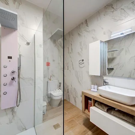 Beautiful 2br With Views Near Apartment *