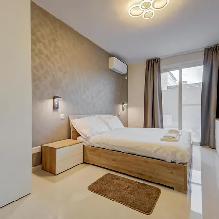 Beautiful 2br With Views Near Pembroke