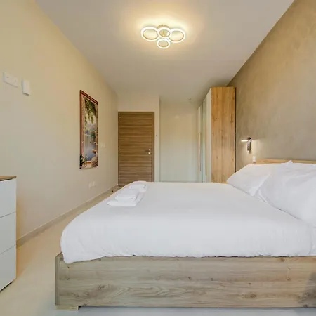 Beautiful 2br With Views Near Apartment *