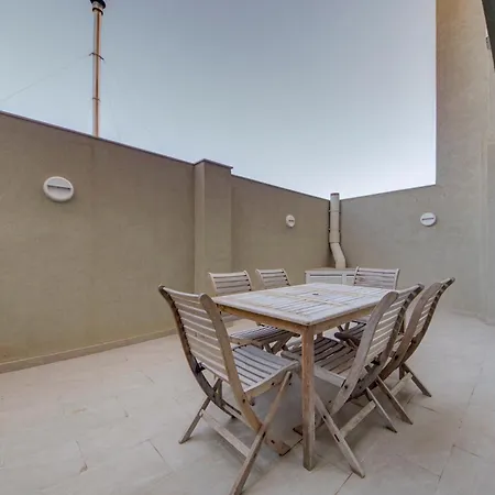 Beautiful 2br With Views Near