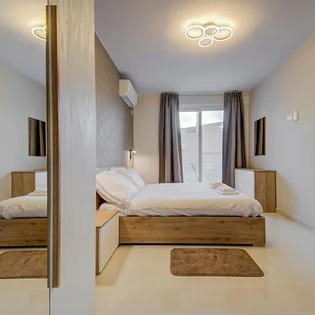 Apartment Beautiful 2br With Views Near